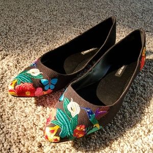 Embroidered Nine West Flats size 9 1/2
